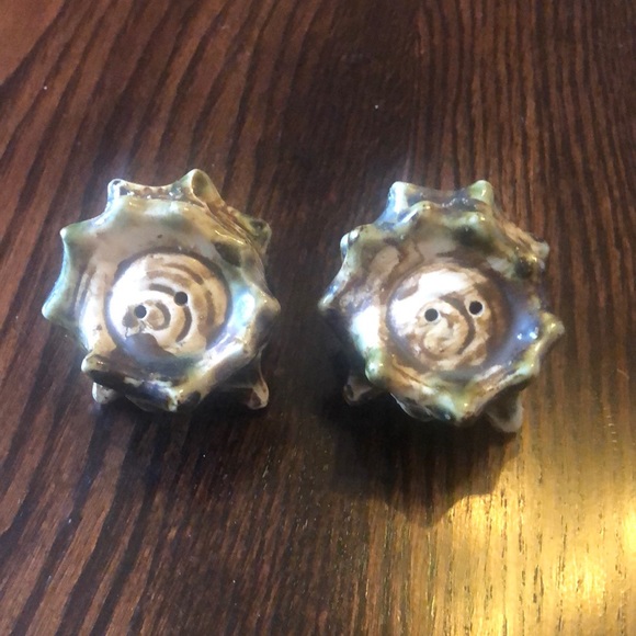 Sun Sun Dining Vintage Sun Conch Shell Salt Pepper Shaker Set
